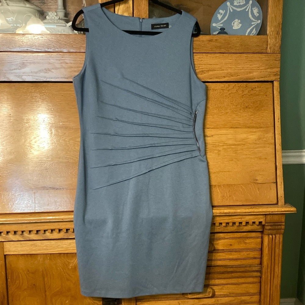 Ivanka Trump Blue Ruched Sunburst Sleeveless Round Neck Stretch Dress